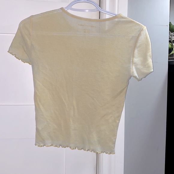 Yellow Shirt American Eagle - Picture 3 of 3